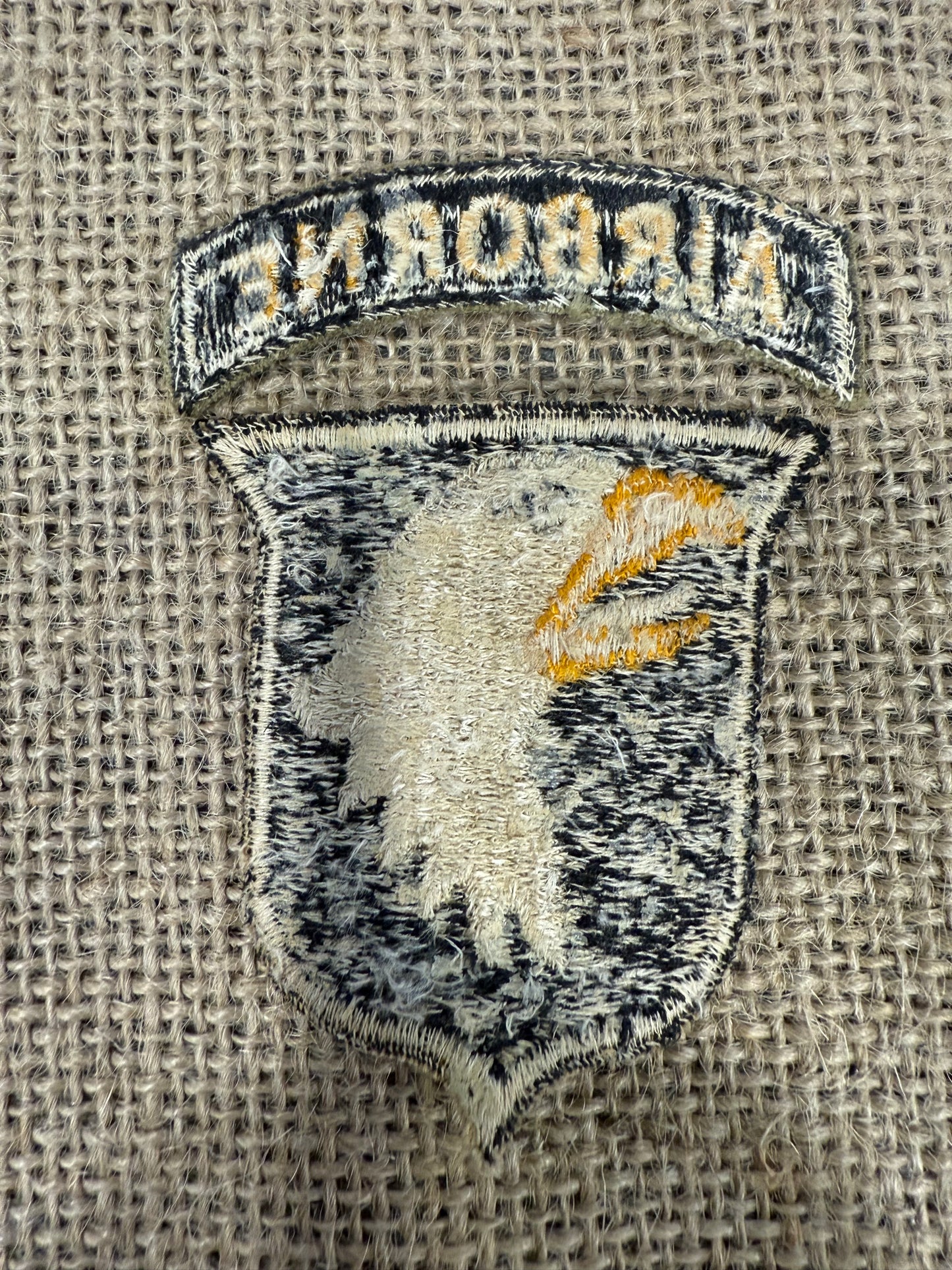 Patch US 101st Division Airborne "Langue Blanche" Cadre 3D (Ref38)