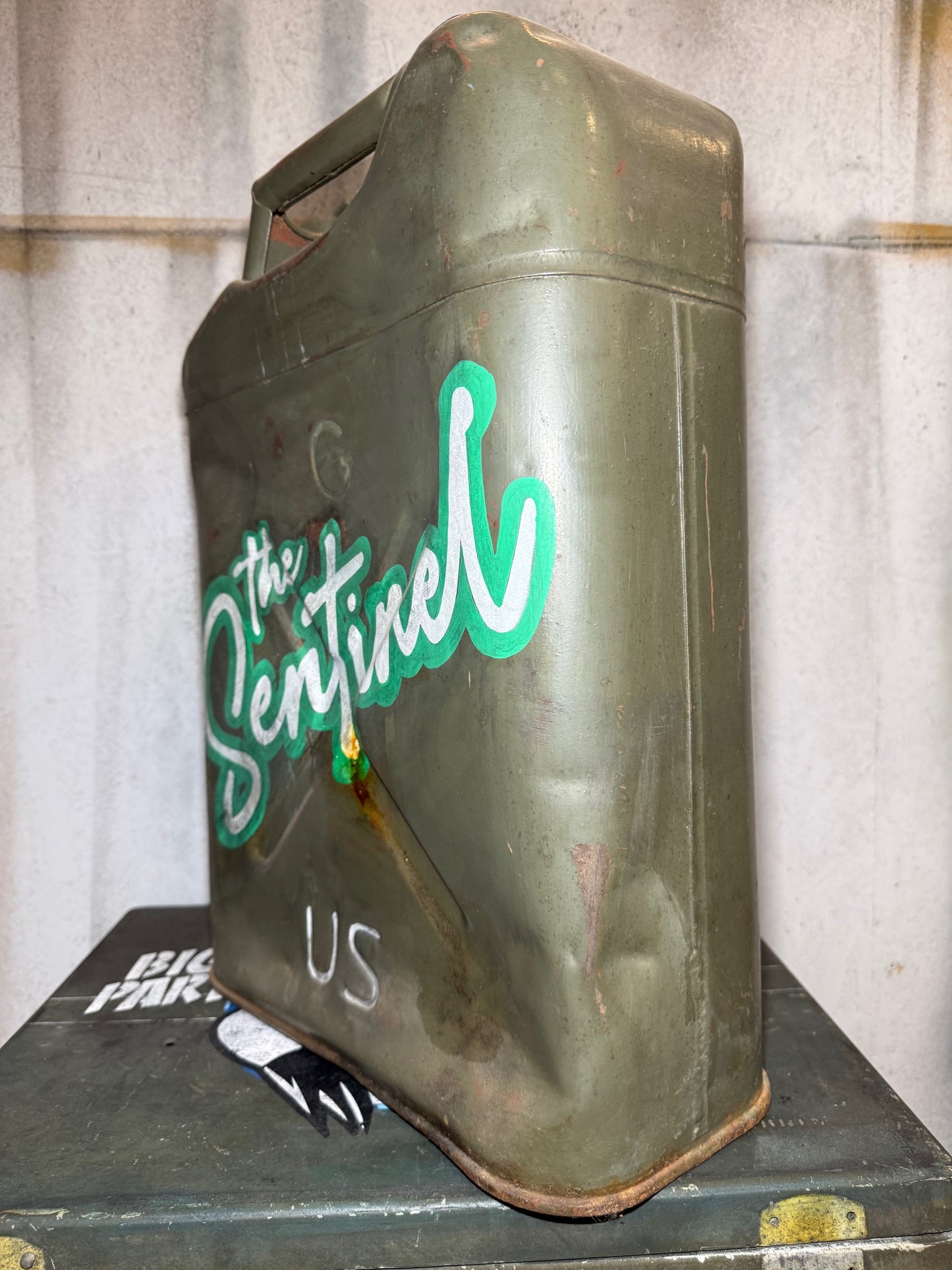 JERRYCAN THE SENTINEL-DOG (Fait main)